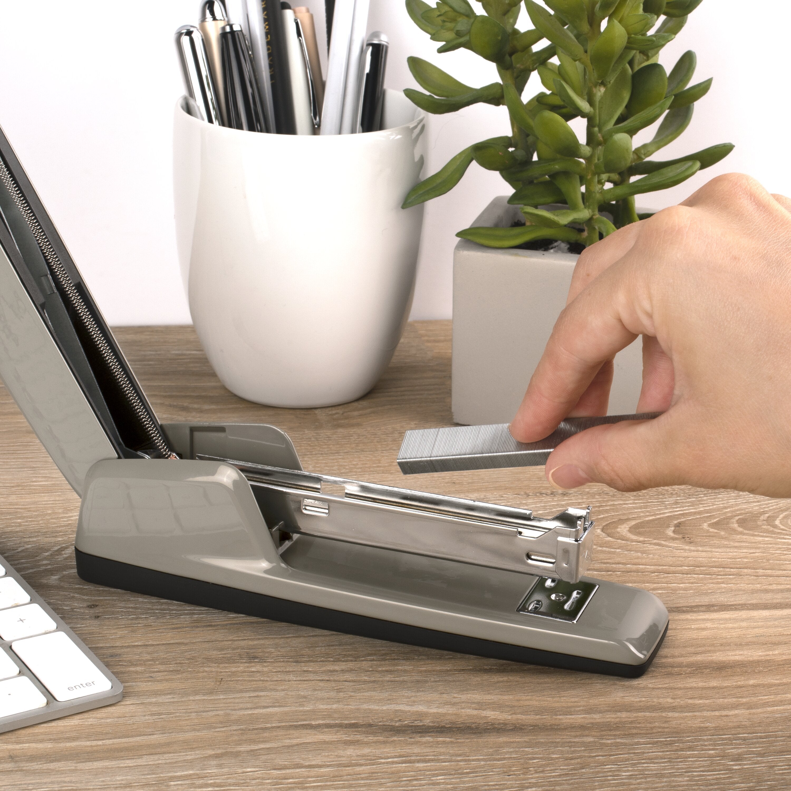 Swingline 747 Business Stapler - 30 Sheet Capacity - Steel Gray